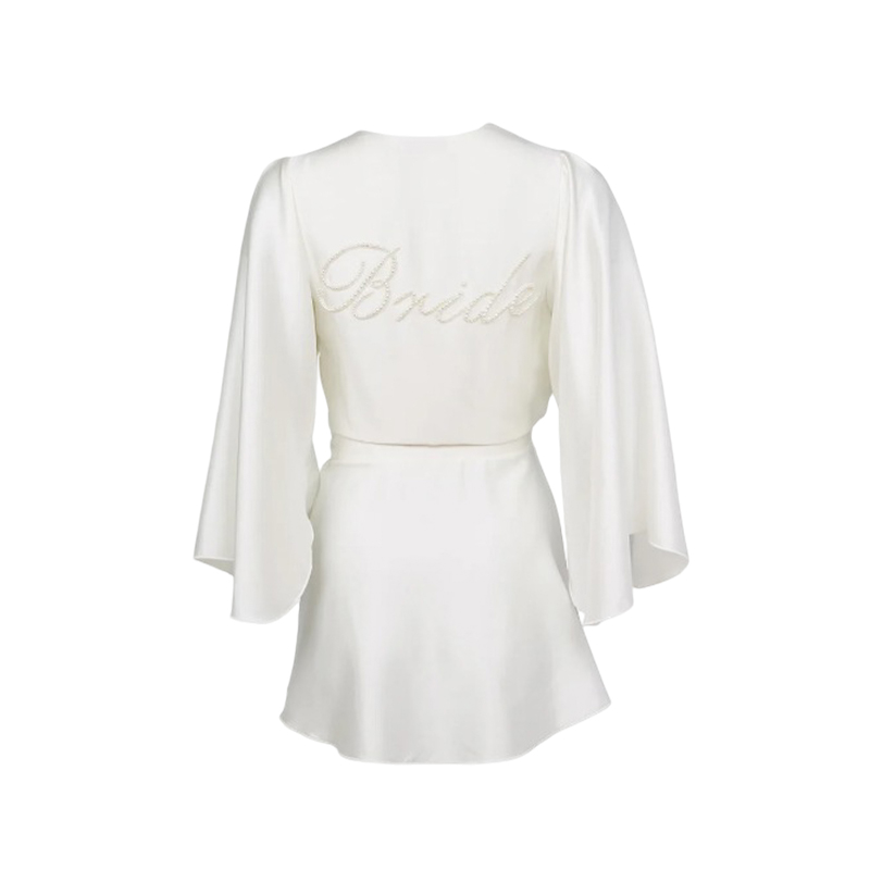 Amidst Light and Shadow, Silk Blossoms – The Breathable Aesthetics of the White Embroidered Silk Dress